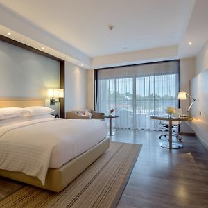 Deluxe Room Guest room 1 King